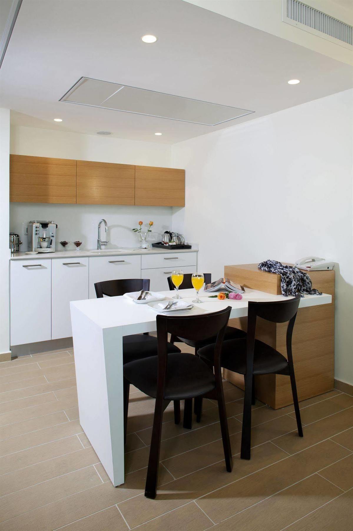 West All Suites Hotel Asdód Kültér fotó