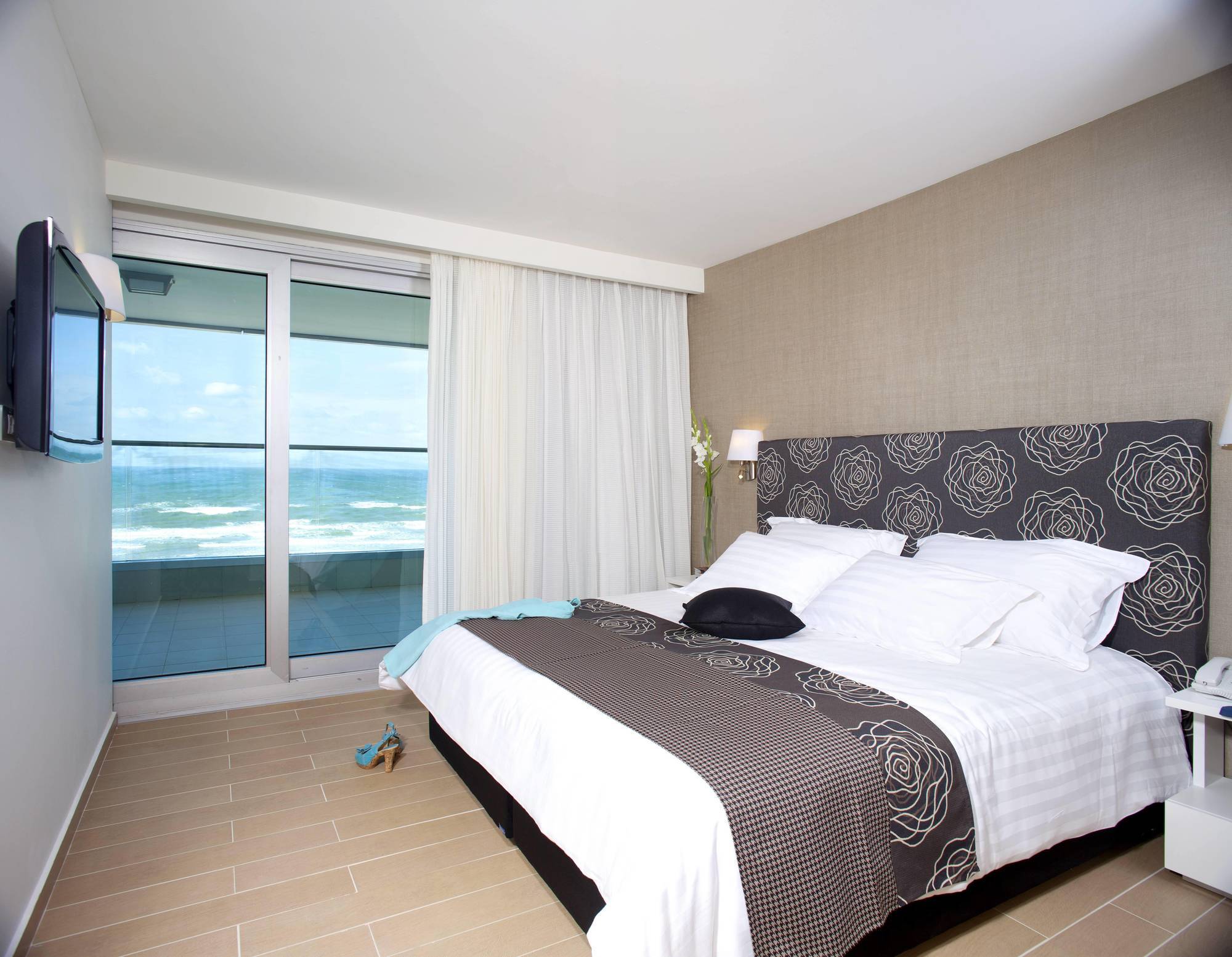 West All Suites Hotel Asdód Kültér fotó
