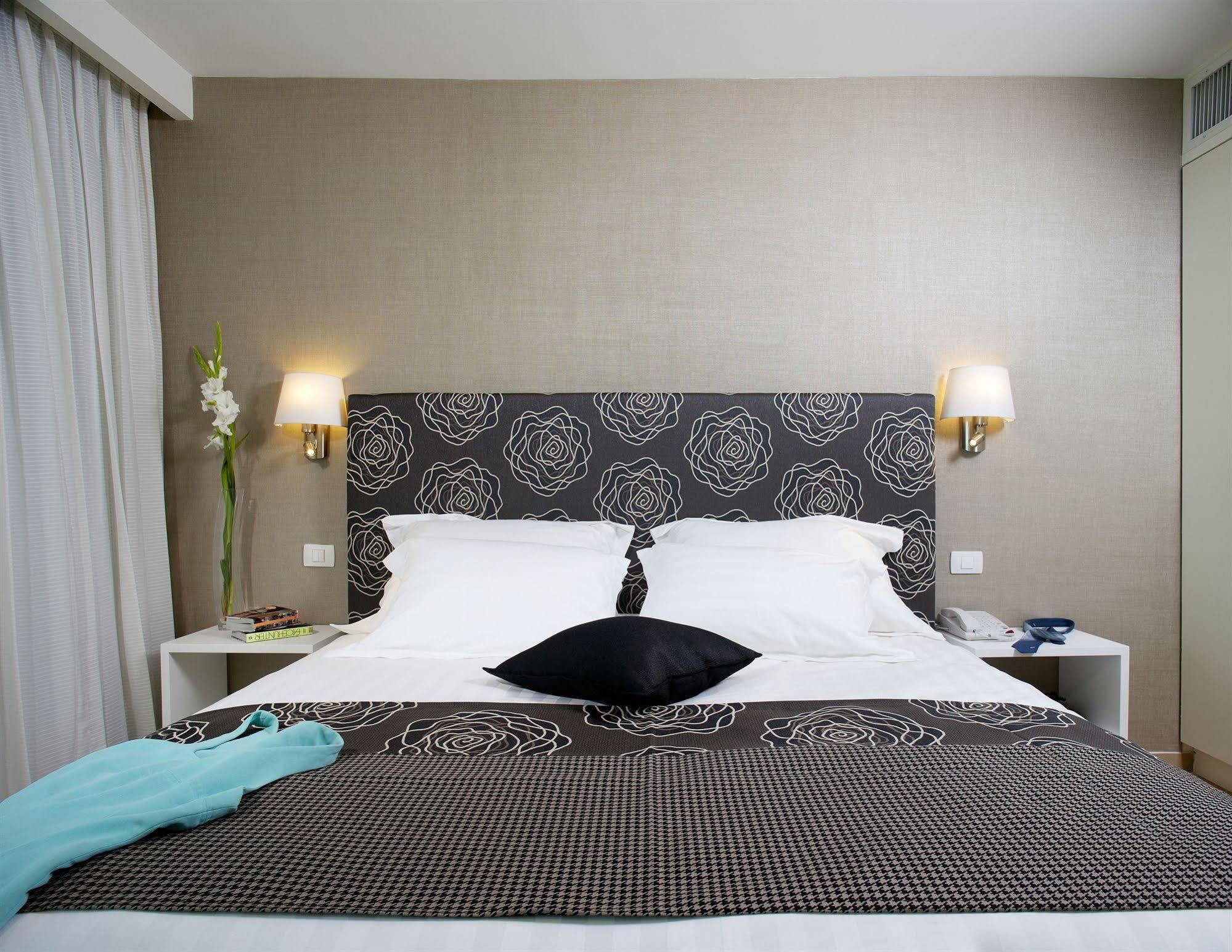 West All Suites Hotel Asdód Kültér fotó