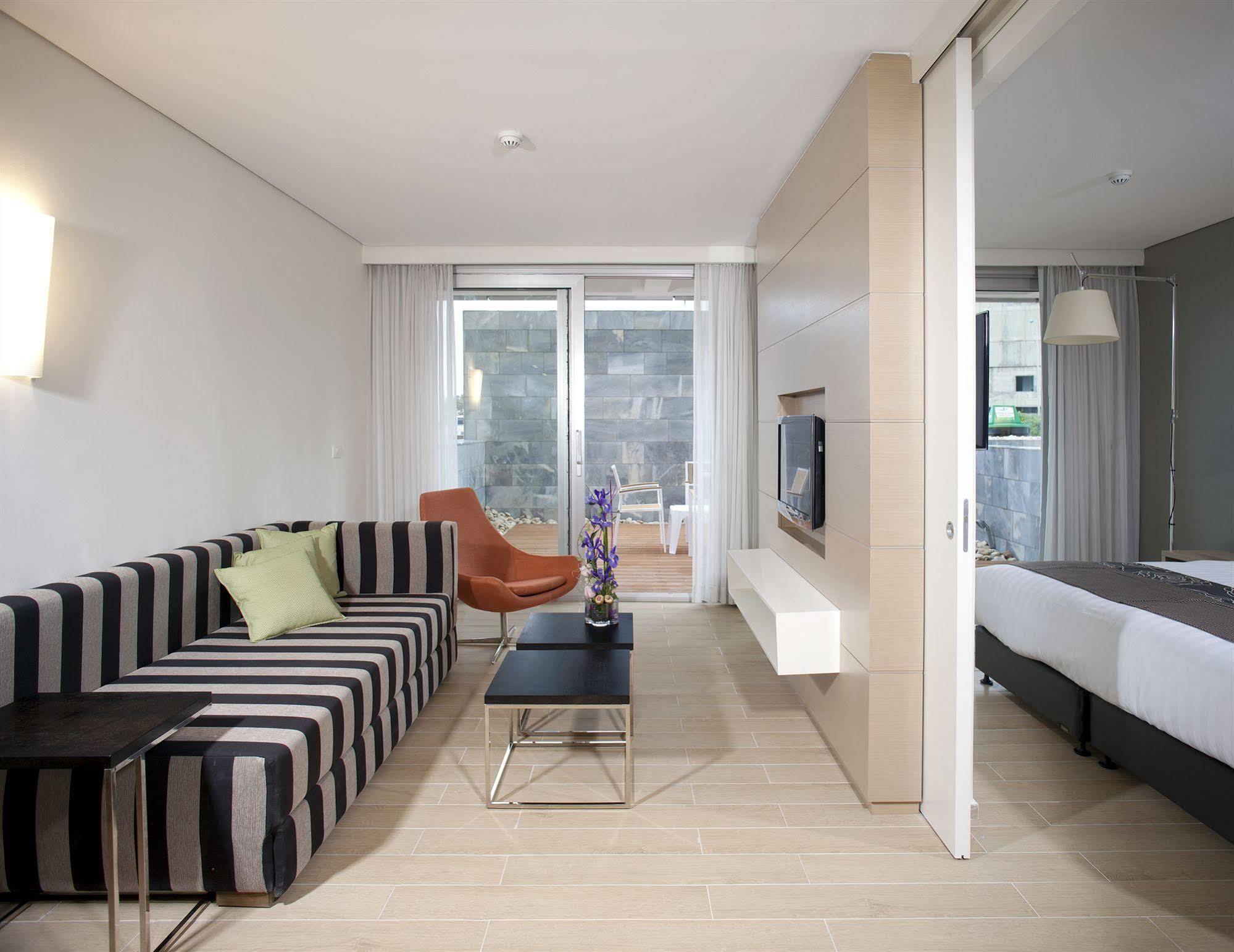 West All Suites Hotel Asdód Kültér fotó
